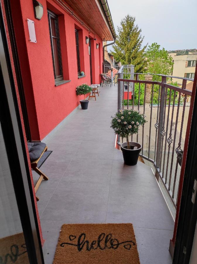 Stafetahaz Apartmanok Вац Экстерьер фото