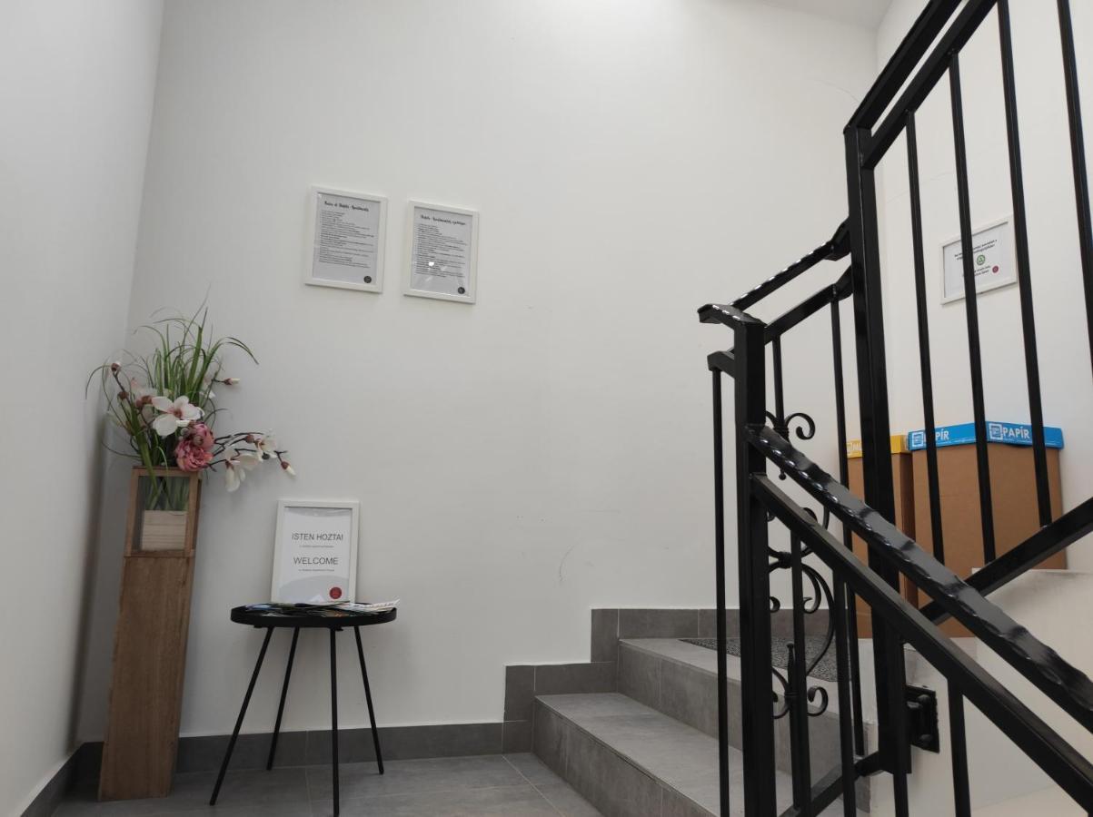 Stafetahaz Apartmanok Вац Экстерьер фото