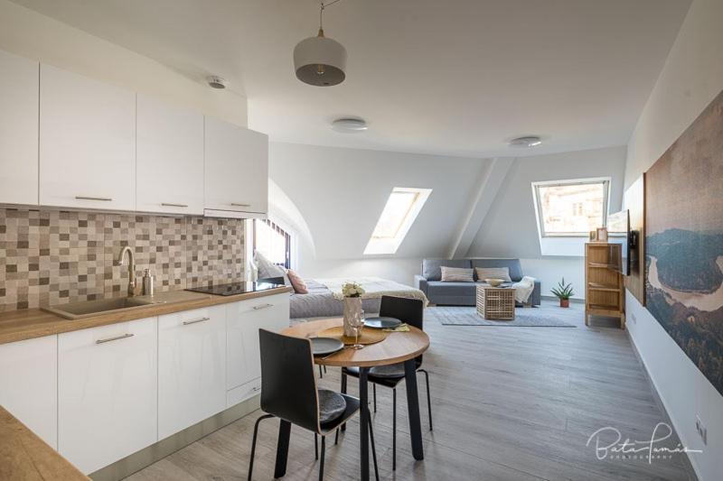 Stafetahaz Apartmanok Вац Экстерьер фото