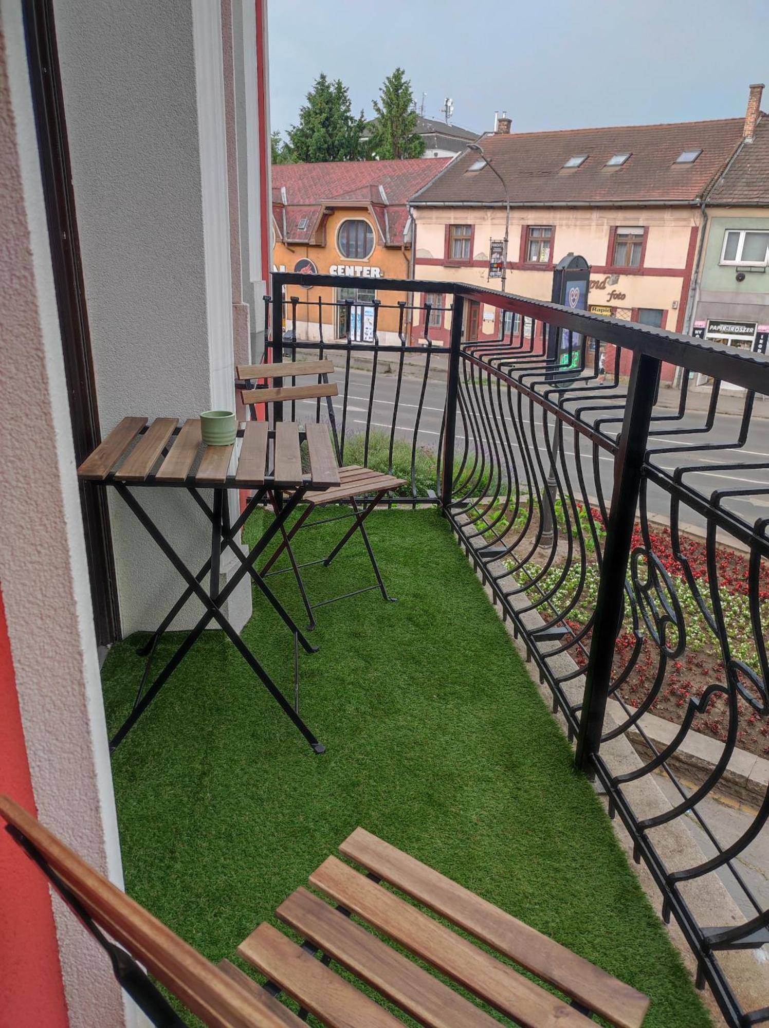Stafetahaz Apartmanok Вац Экстерьер фото